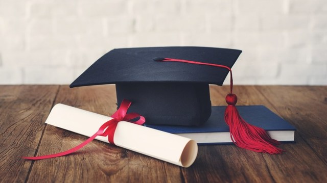 Immagine che raffigura AVVISO NEO-LAUREATI: VI SIETE LAUREATI NELL'ANNO ACCADEMICO 2022/2023 - FATELO SAPERE AL COMUNE!