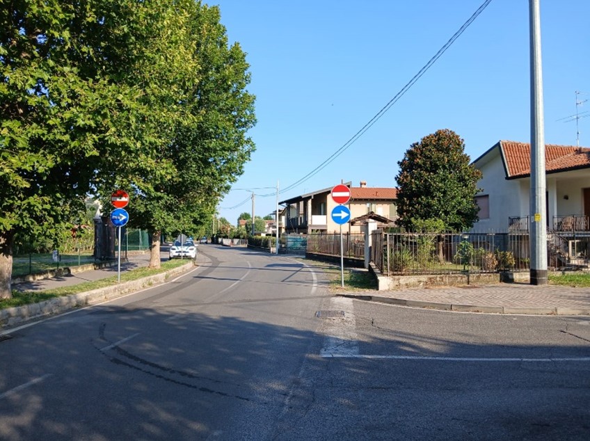 Nuova segnaletica sperimentale di divieto di accesso in via S. Pietro. 