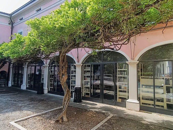 Immagine che raffigura Biblioteca